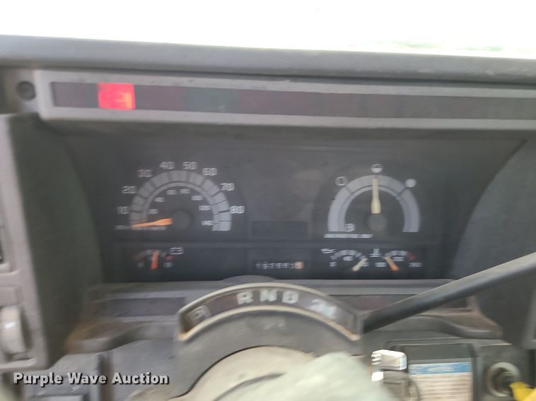 image for item MG9753 2001 GMC C6500  seal coat truck