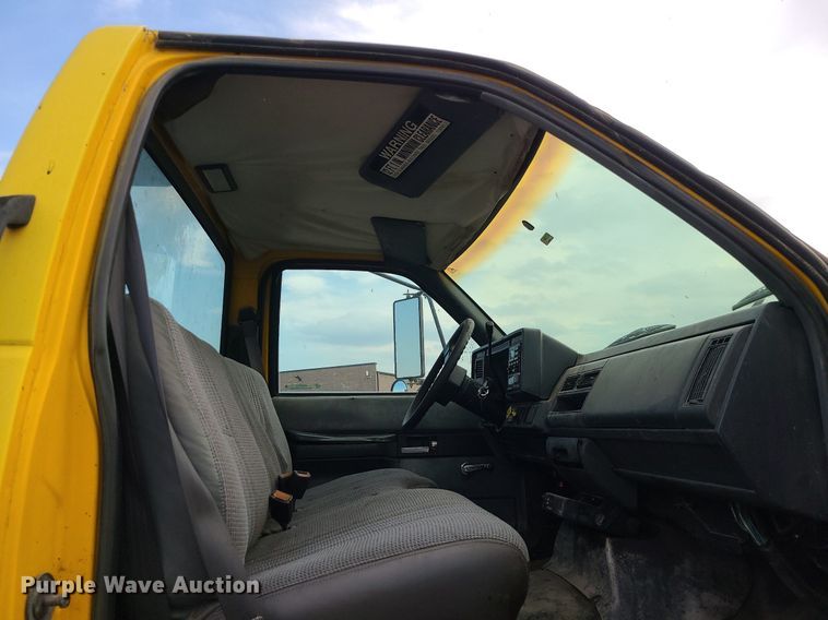 image for item MG9753 2001 GMC C6500  seal coat truck