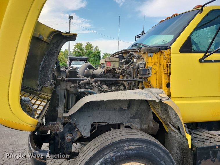 image for item MG9753 2001 GMC C6500  seal coat truck