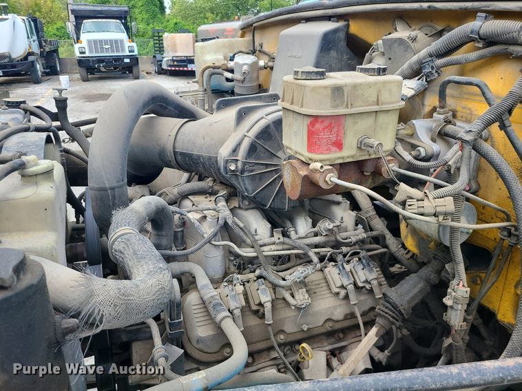 image for item MG9753 2001 GMC C6500  seal coat truck