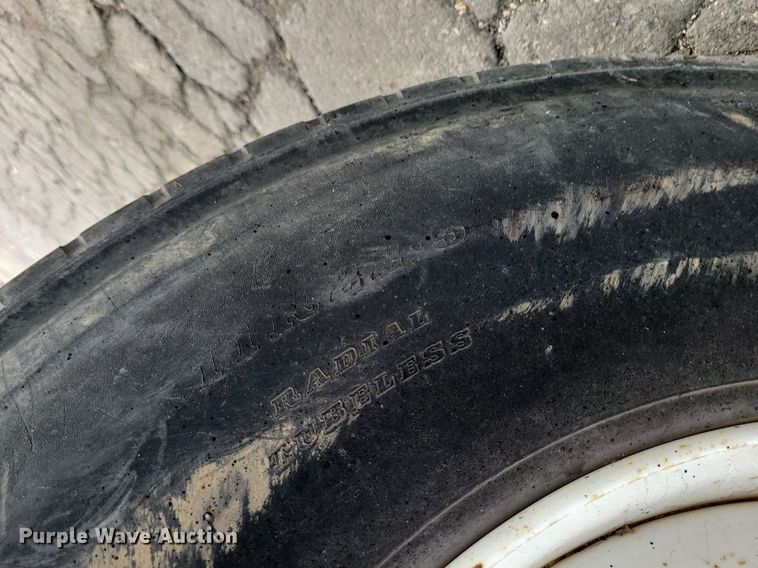 image for item MG9753 2001 GMC C6500  seal coat truck