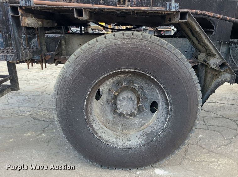 image for item MG9753 2001 GMC C6500  seal coat truck