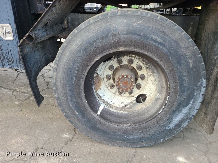 image for item MG9753 2001 GMC C6500  seal coat truck