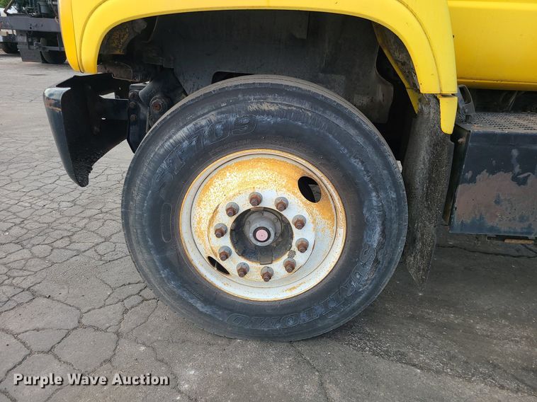 image for item MG9753 2001 GMC C6500  seal coat truck