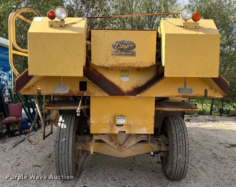 image for item MH9947 Etnyre  chip spreader