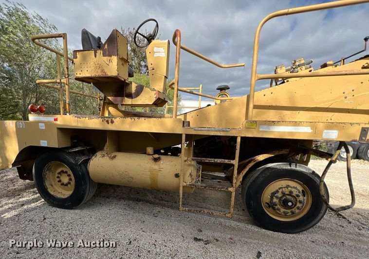 image for item MH9947 Etnyre  chip spreader