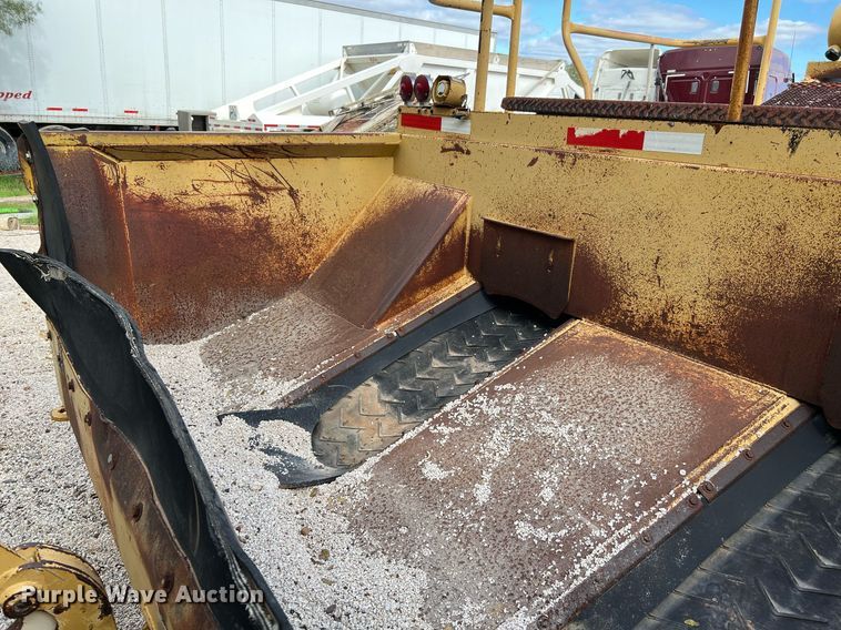 image for item MH9947 Etnyre  chip spreader