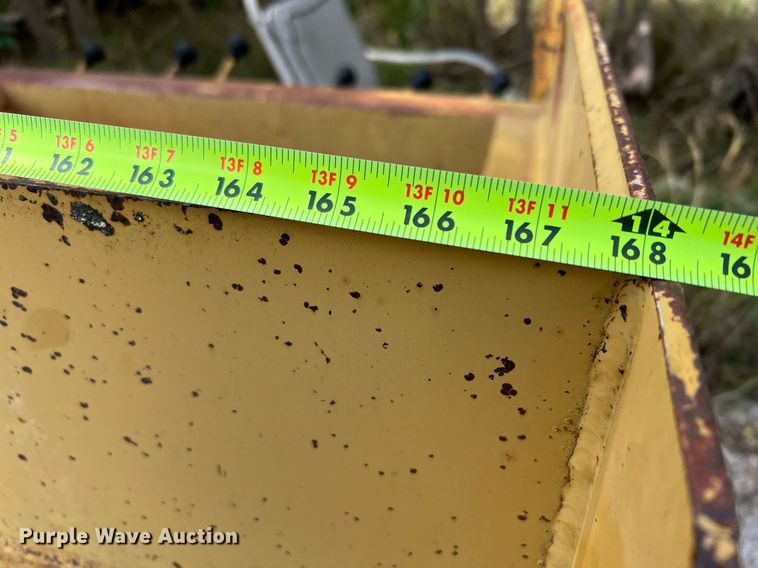 image for item MH9947 Etnyre  chip spreader