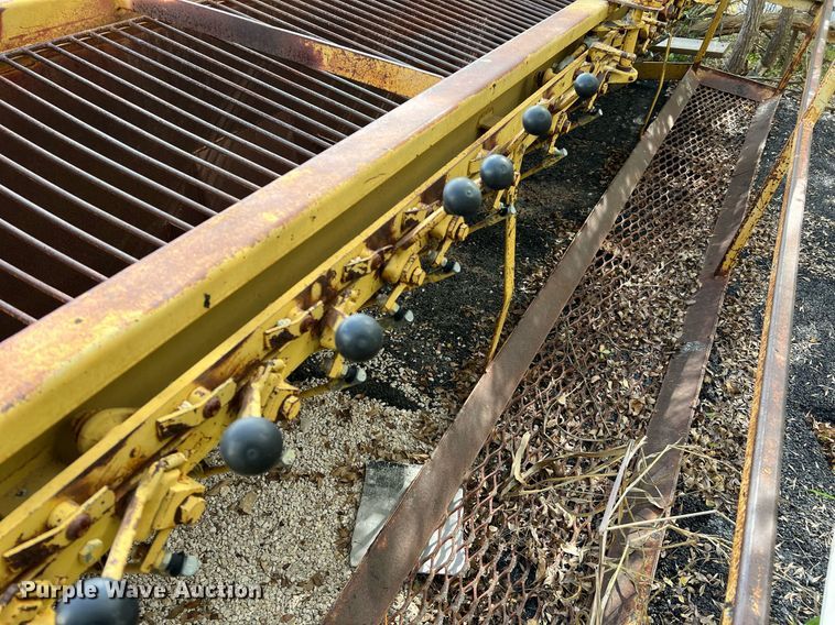 image for item MH9947 Etnyre  chip spreader