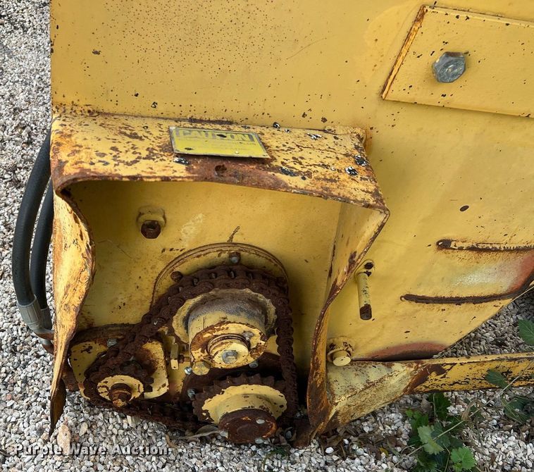 image for item MH9947 Etnyre  chip spreader