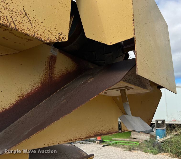 image for item MH9947 Etnyre  chip spreader