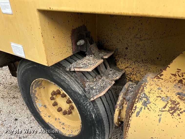 image for item MH9947 Etnyre  chip spreader