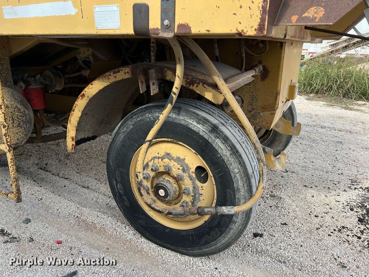 image for item MH9947 Etnyre  chip spreader