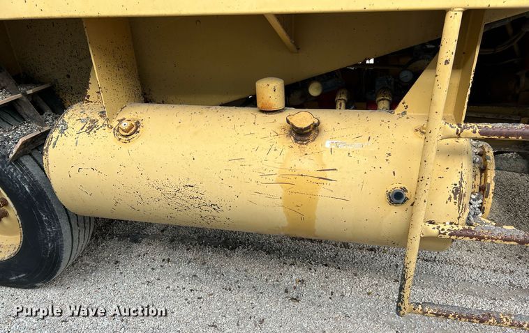 image for item MH9947 Etnyre  chip spreader