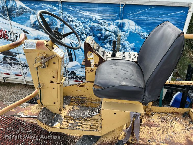 image for item MH9947 Etnyre  chip spreader