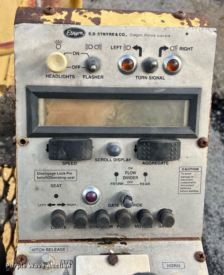 image for item MH9947 Etnyre  chip spreader