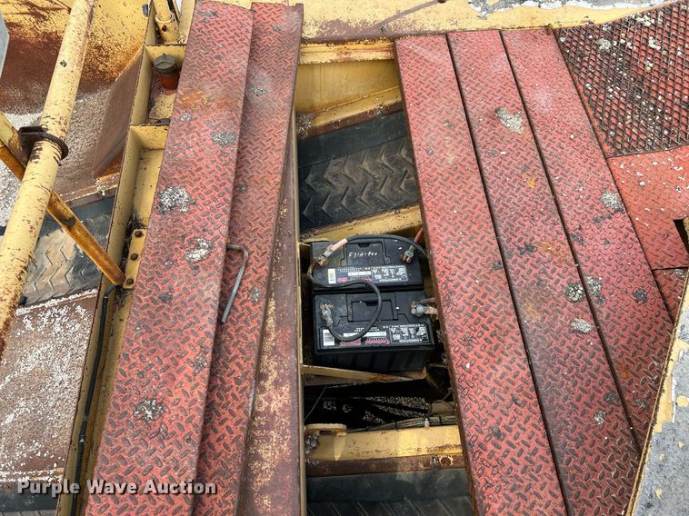 image for item MH9947 Etnyre  chip spreader