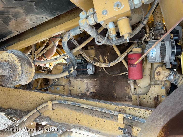 image for item MH9947 Etnyre  chip spreader