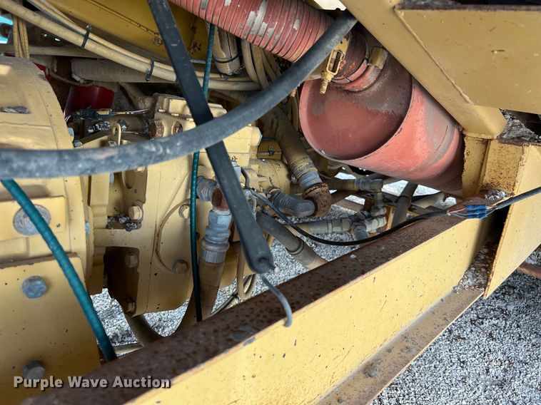 image for item MH9947 Etnyre  chip spreader