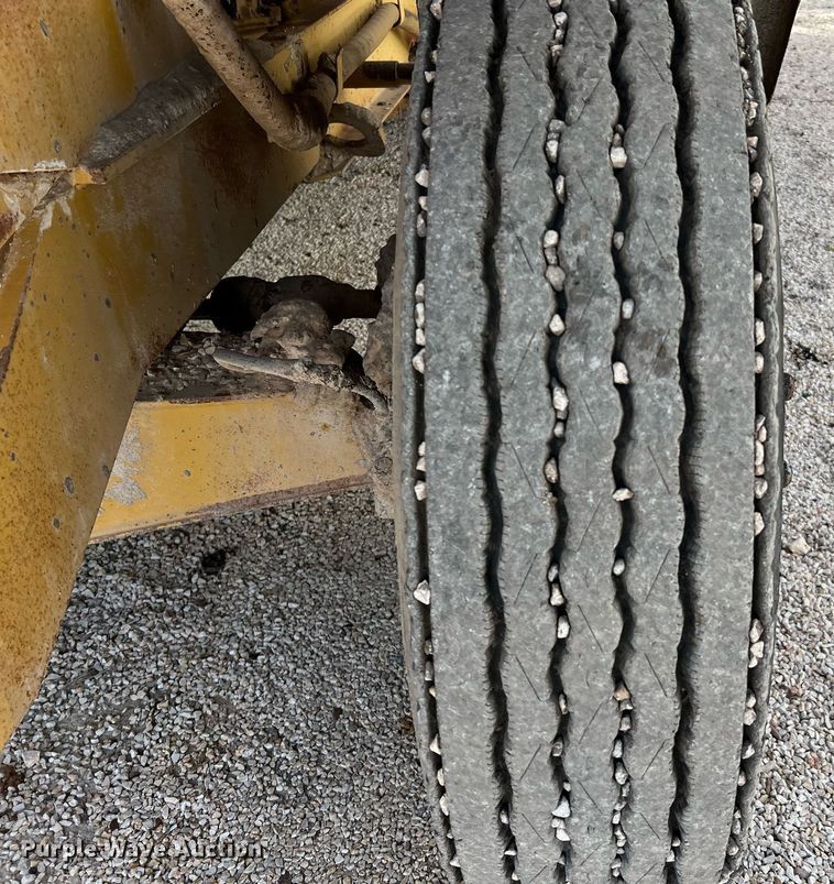 image for item MH9947 Etnyre  chip spreader