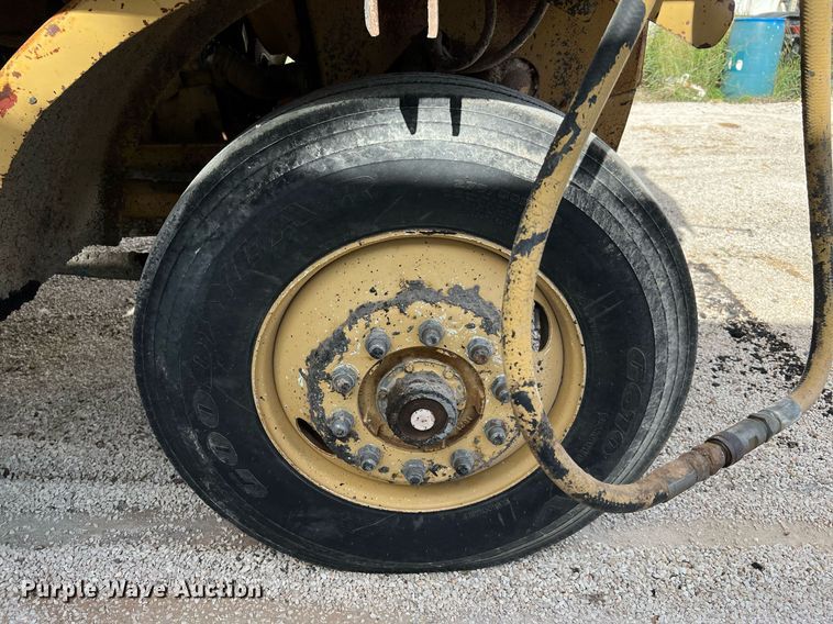 image for item MH9947 Etnyre  chip spreader