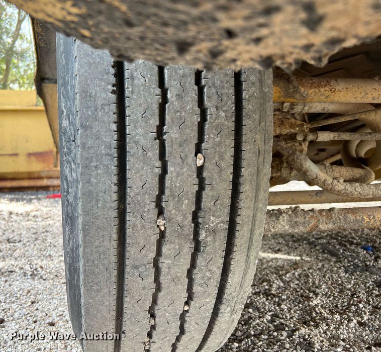 image for item MH9947 Etnyre  chip spreader