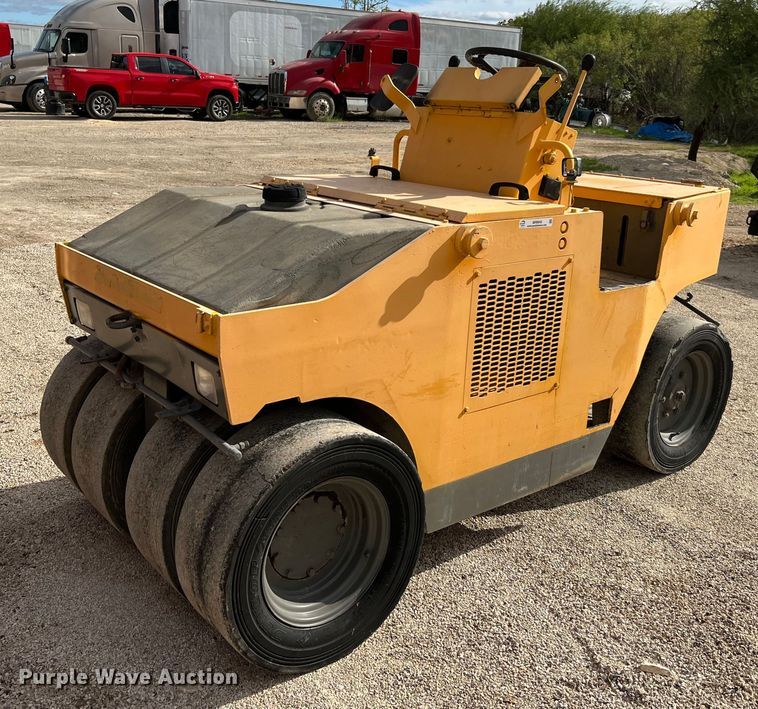 image for item MH9949 Bomag BW3R  pneumatic roller