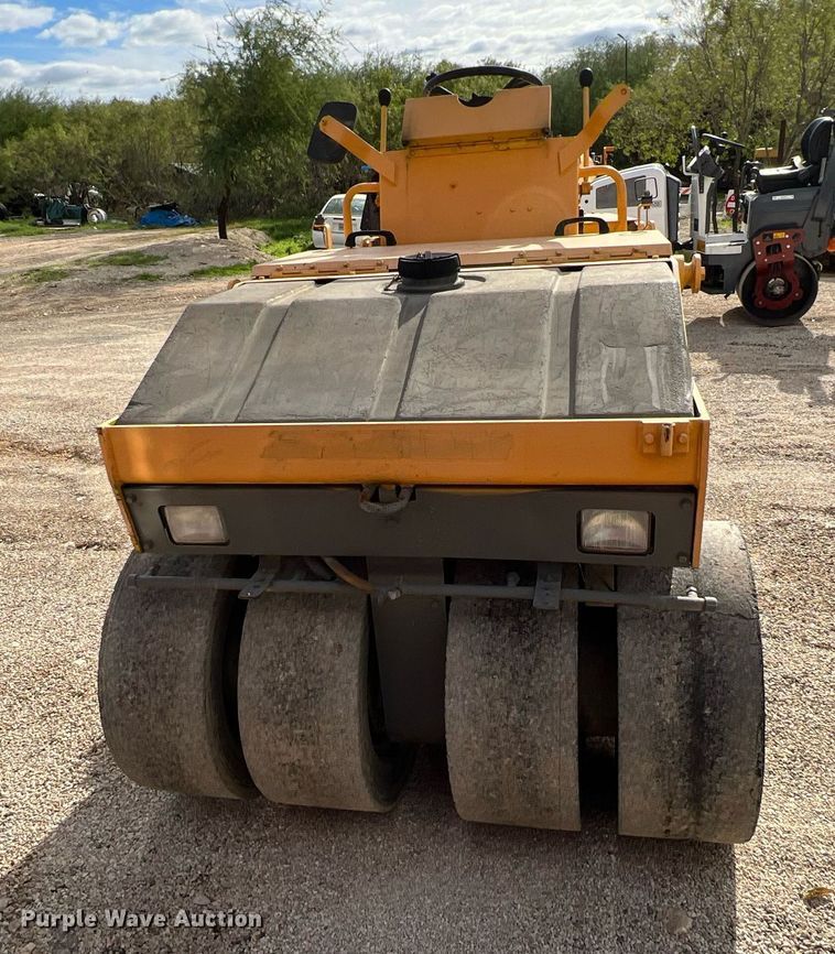 image for item MH9949 Bomag BW3R  pneumatic roller