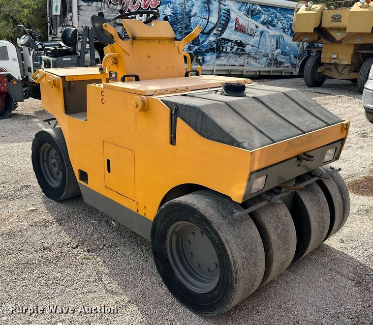 image for item MH9949 Bomag BW3R  pneumatic roller