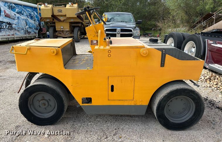 image for item MH9949 Bomag BW3R  pneumatic roller