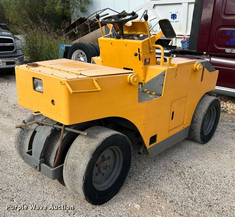 image for item MH9949 Bomag BW3R  pneumatic roller