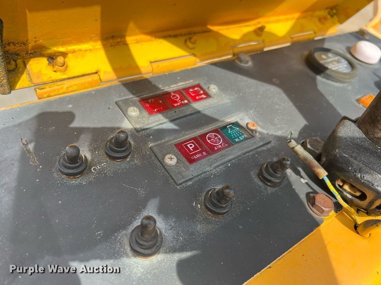 image for item MH9949 Bomag BW3R  pneumatic roller