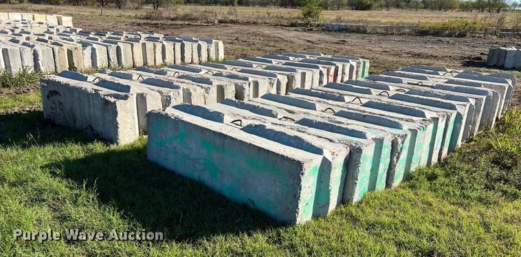 (20) concrete blocks in Mart, TX | Item MH9961 sold | Purple Wave