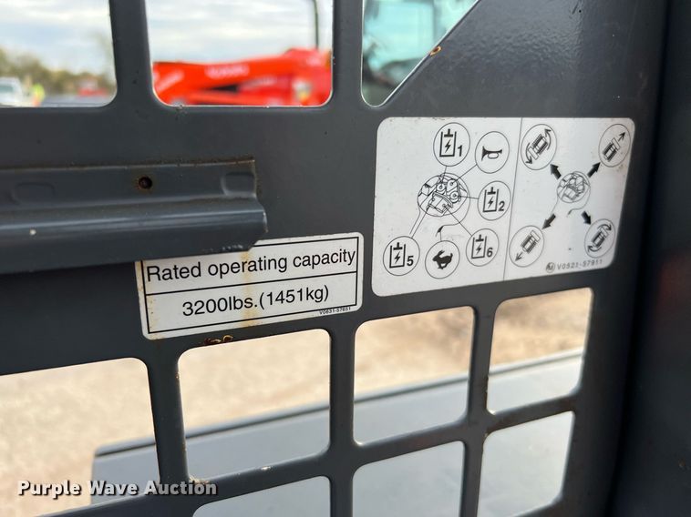 image for item MH9971 2019 Kubota SVL95-2HF  tracked skid steer loader