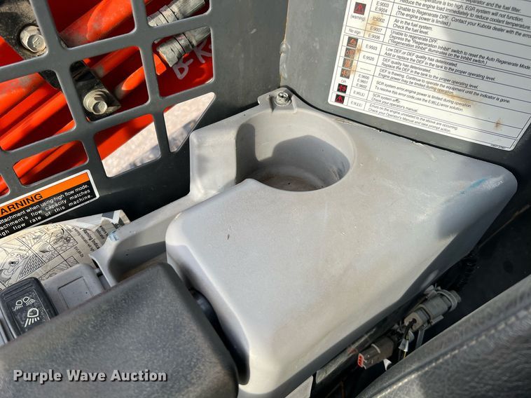 image for item MH9971 2019 Kubota SVL95-2HF  tracked skid steer loader