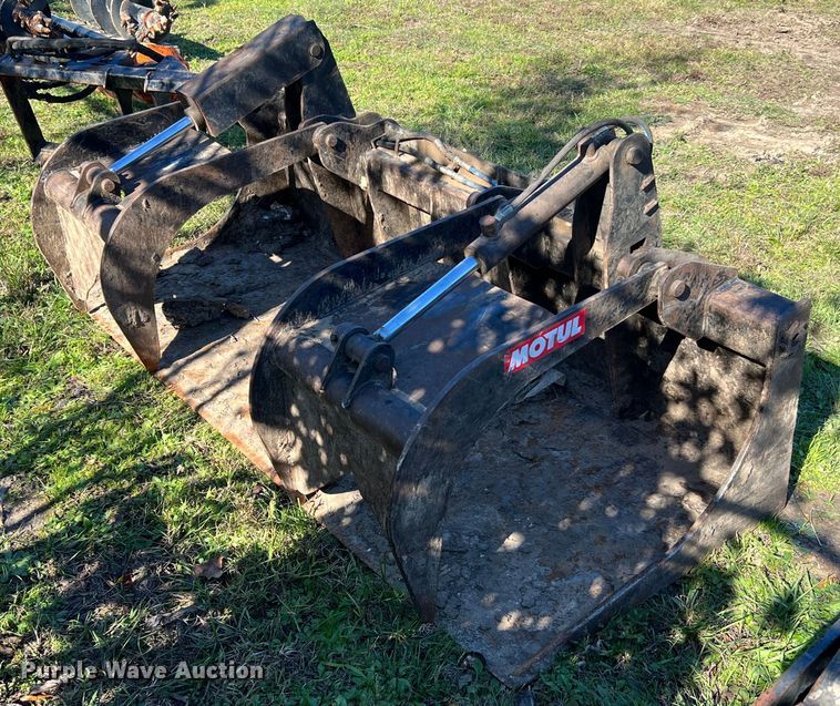 image for item MH9988 Motul  skid steer grapple bucket
