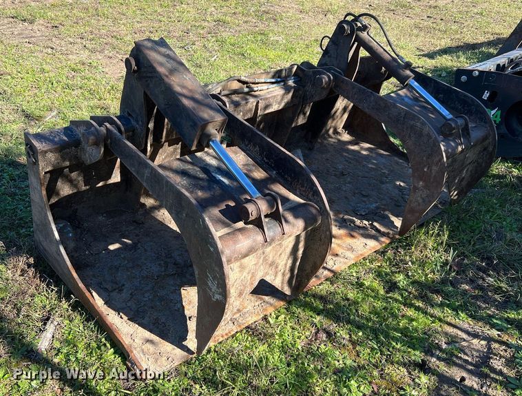 image for item MH9988 Motul  skid steer grapple bucket