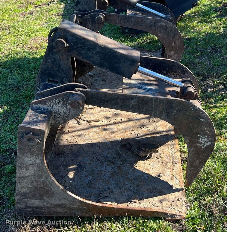 image for item MH9988 Motul  skid steer grapple bucket