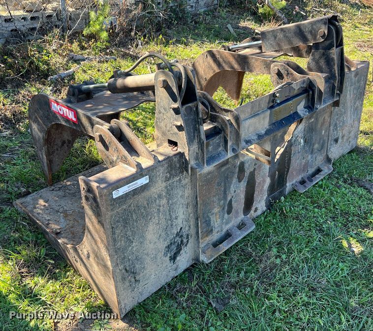 image for item MH9988 Motul  skid steer grapple bucket