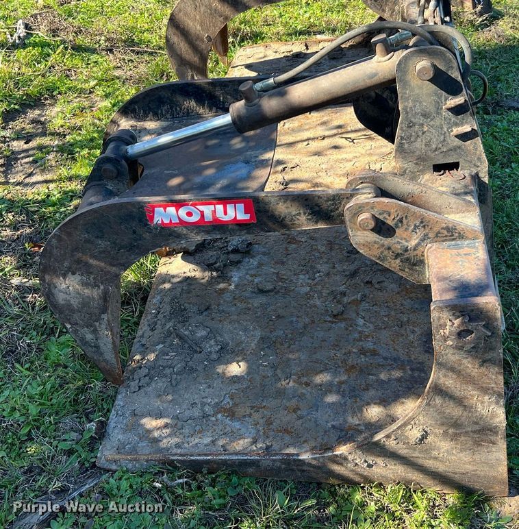 image for item MH9988 Motul  skid steer grapple bucket