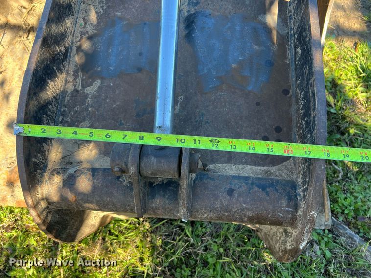 image for item MH9988 Motul  skid steer grapple bucket