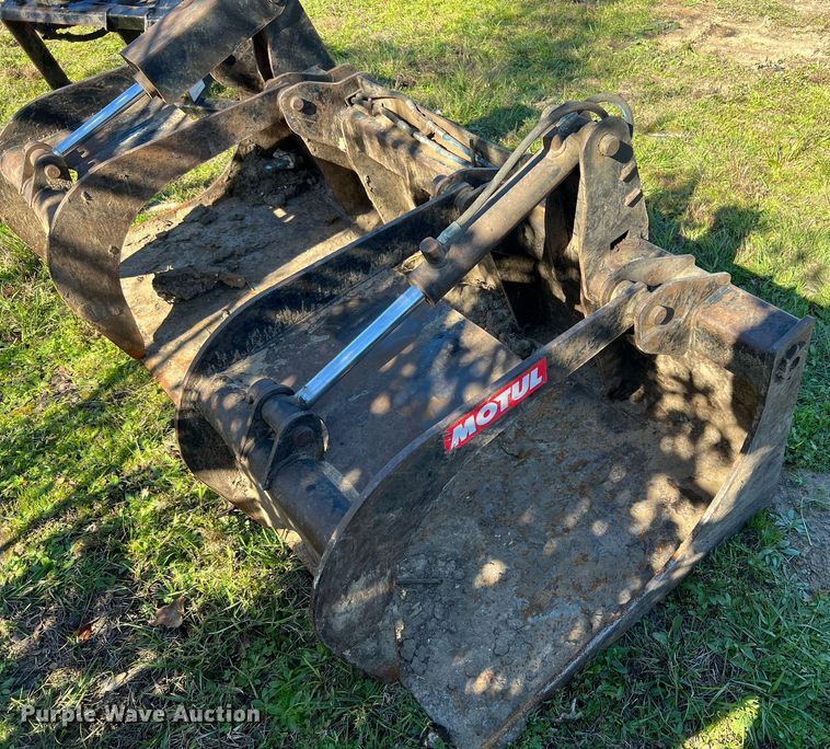 image for item MH9988 Motul  skid steer grapple bucket