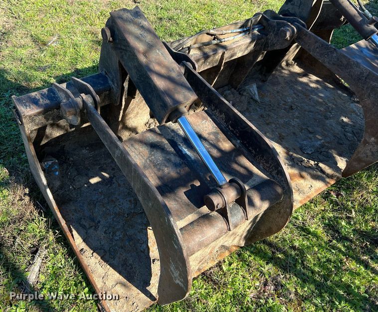 image for item MH9988 Motul  skid steer grapple bucket