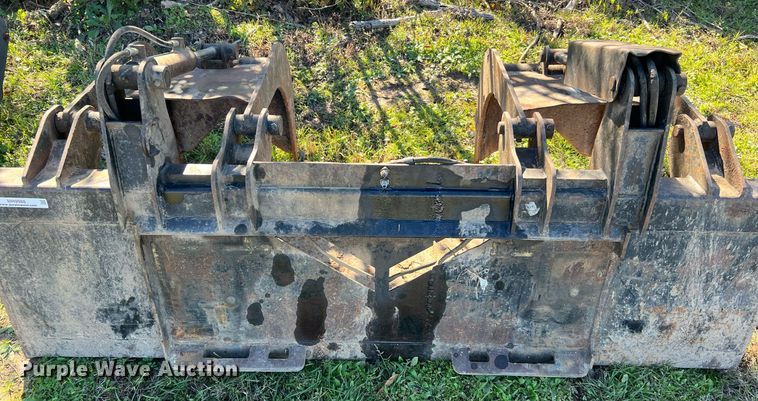 image for item MH9988 Motul  skid steer grapple bucket