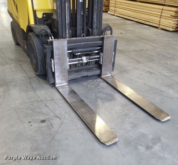 image for item MI9865 2013 Hyster H70FT  forklift