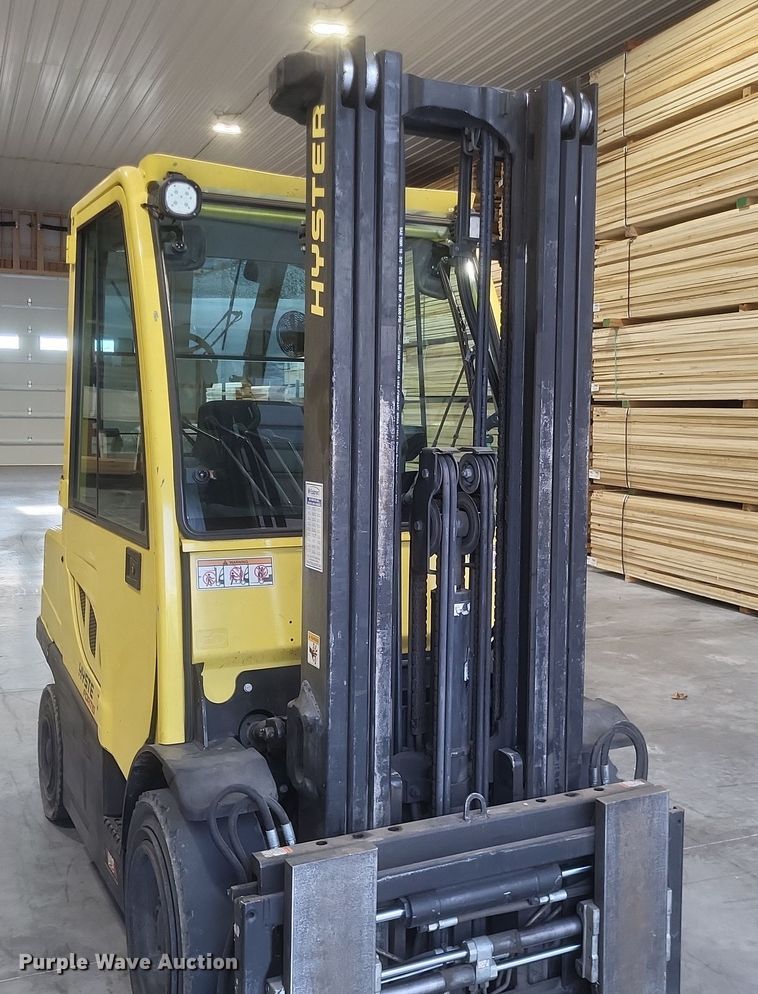 image for item MI9865 2013 Hyster H70FT  forklift