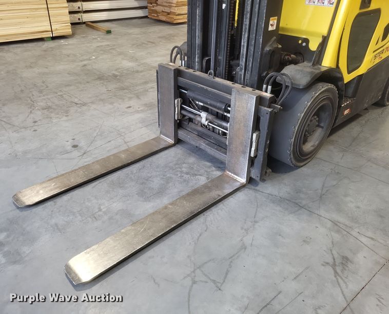 image for item MI9865 2013 Hyster H70FT  forklift