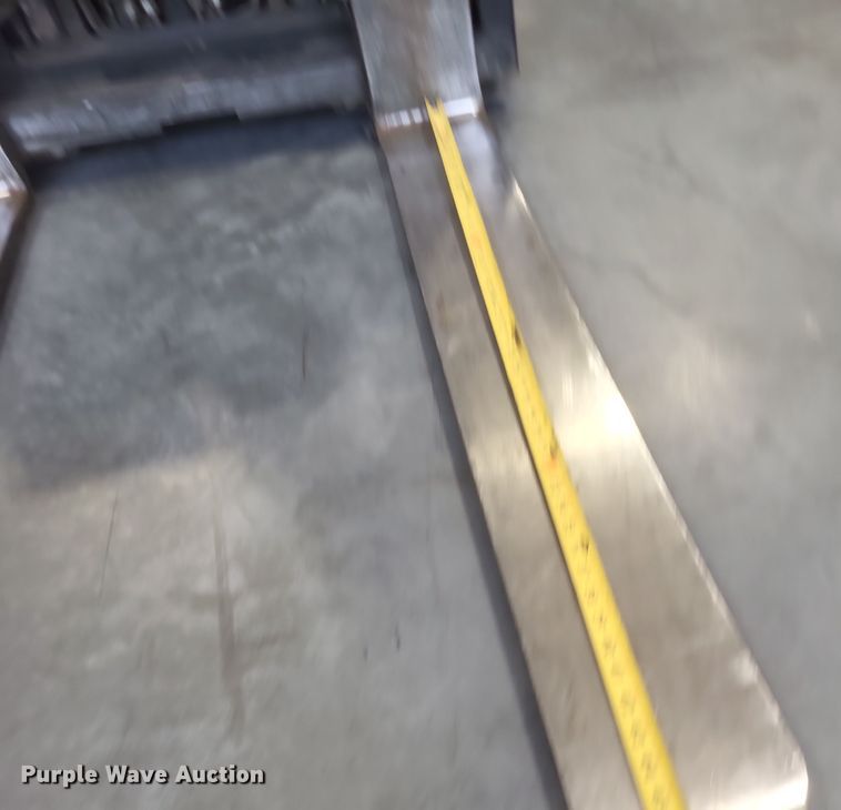 image for item MI9865 2013 Hyster H70FT  forklift