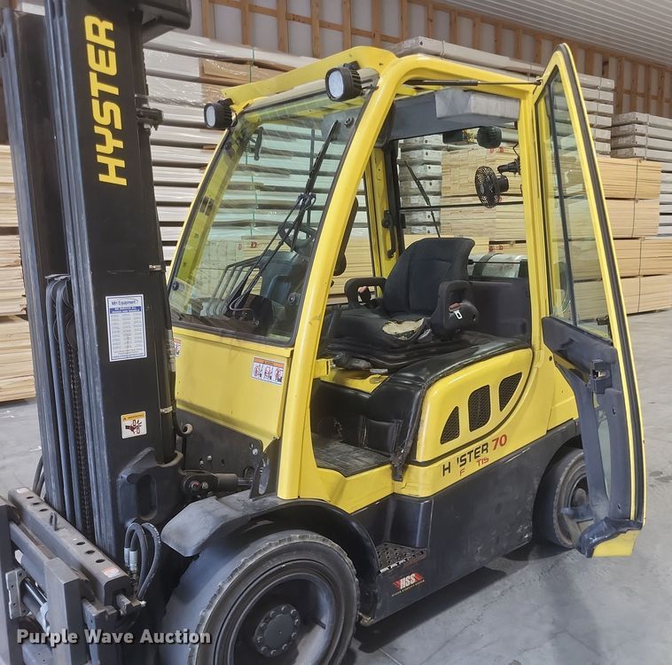 image for item MI9865 2013 Hyster H70FT  forklift