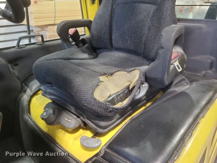 image for item MI9865 2013 Hyster H70FT  forklift